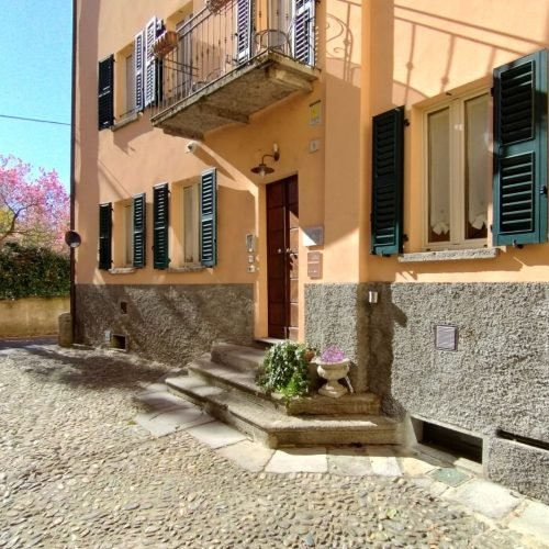 Locanda oriz 05 cortile fiori